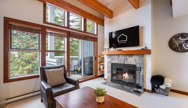 Townhome | BBQ | Pets | Free Parking | Wifi