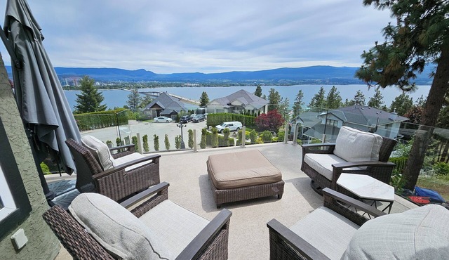 Transcendent View Oasis - Lakeview Family Home