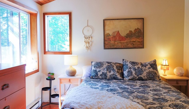 Treetop Oasis, 2 Bedrm Paradise on Salt Spring Island
