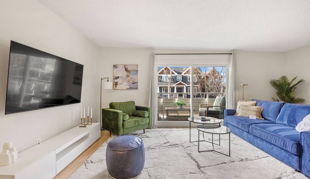 Trendy 2BR Inglewood Stay 5 Mins to DT & Stampede