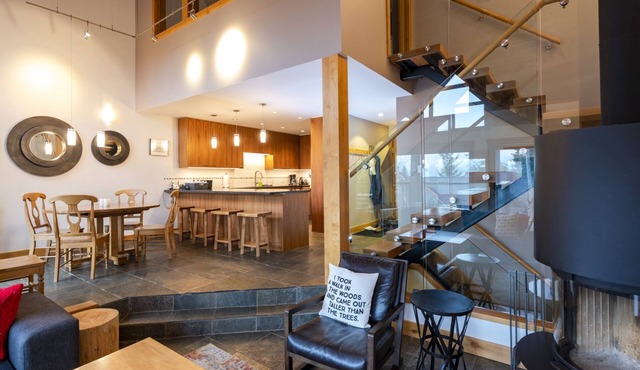 TRUE Ski inSki out Hot Tub on Village Run-TRULY Slopeside-Luxury, Amazing Views.