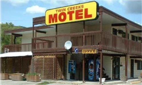 Twin Creeks Motel