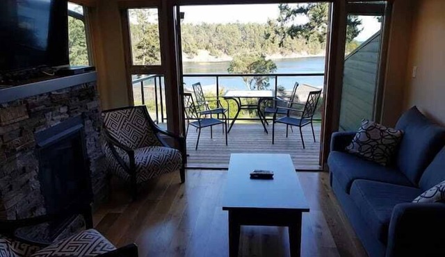 Two Bedroom Oceanfront Villa - Accessible - Mayne Island Resort