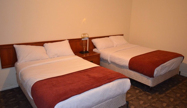 Two Hills Inn