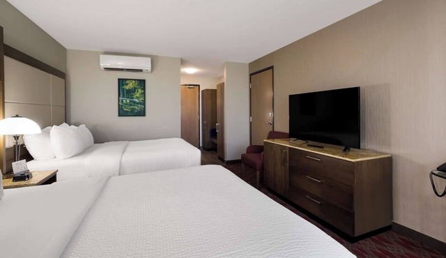 Ultimate Comfort: 3 Family-Friendly Rooms, Near Skiing & Hiking Destinations