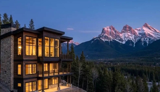 Ultra-Luxury Estate w/Nordic Spa & Concierge