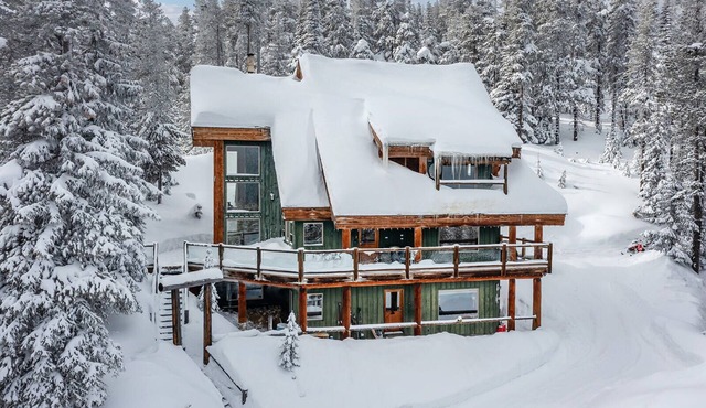 Unique ski cabin at Apex Mountain