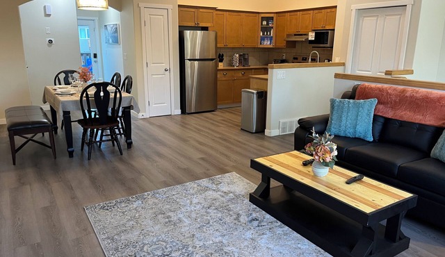 Unit 3 of 3 Adjacent Crew Houses by Reza Rentals