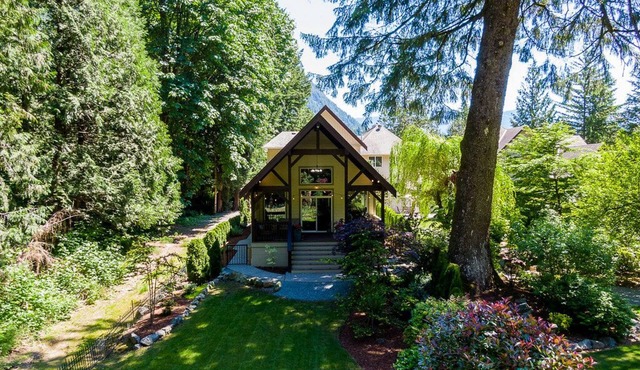 Unit #3 | Peaceful & Romantic Harrison Chalet Suites
