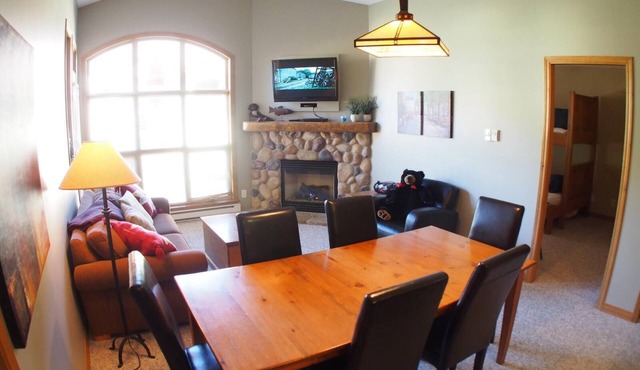 Upper floor 2 bedroom condo with courtyard view and easy access to ski runs