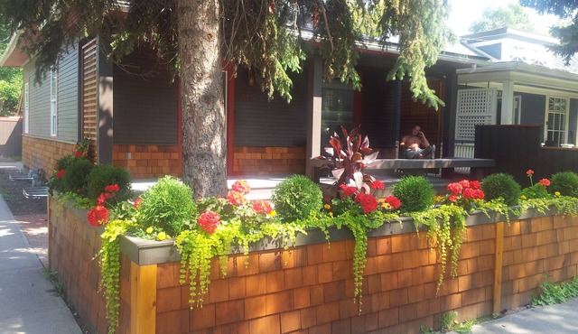 Urban Cottage Oasis, Sunnyside