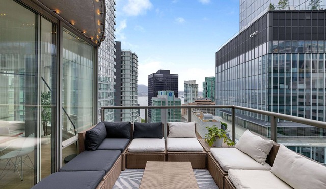 Urban Outdoor Oasis in Coal Harbour