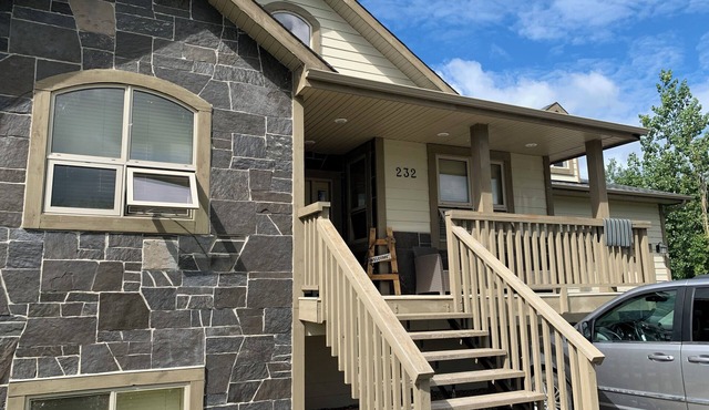 Vacation oasis for the whole family! Private dock steps from your backyard