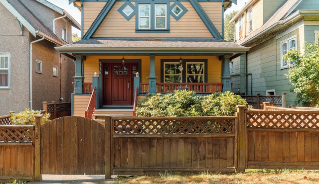 Vancouver - Beautiful and Bright 3bdrm Home