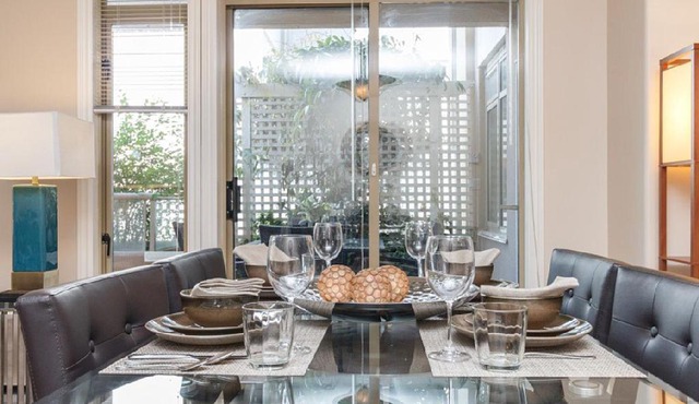 Versatile Garden-Level Suite W Natural Light