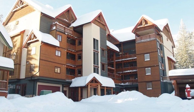 Very nicely appointed 3 Bedroom, 2 Bath Condo. Sleeps 8