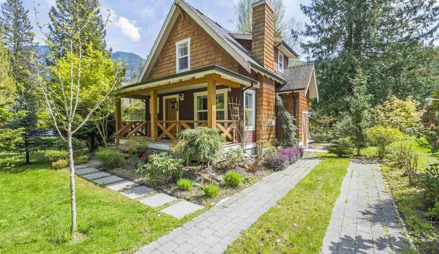 Victoria’s Cozy Cottage