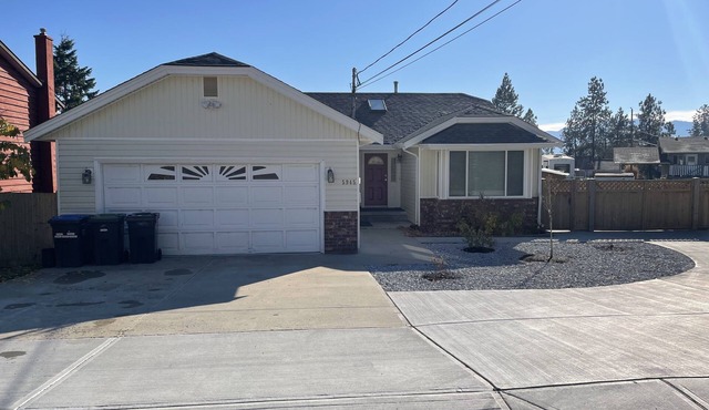 Victoria St STR in Peachland BC - 5 mins from the beach