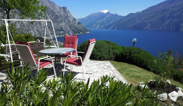 Villa with private pool and unobstructed sea and mountain view in Bazzanega