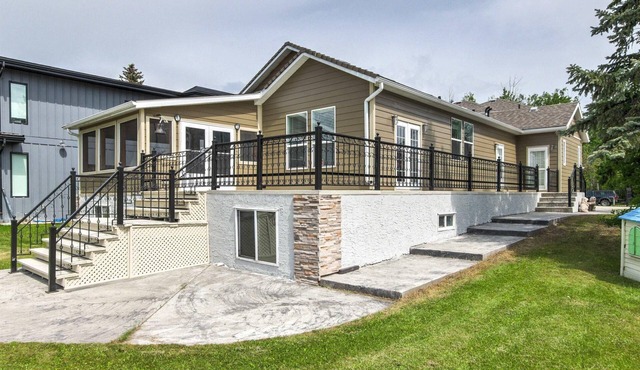 Wabamun Lakefront Getaway with additional Family Suite