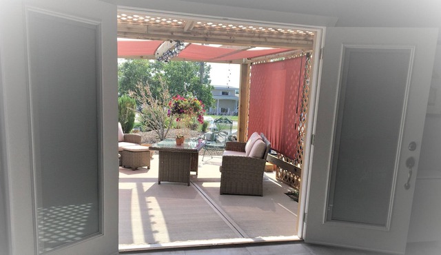 Walking distance to downtown & beach. Brand new suite, quiet cul de sac.