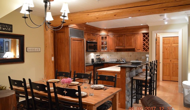 Walking Distance To Ski Lifts And Trails. Free Netflix, IPTV, Crave, Amazon PM