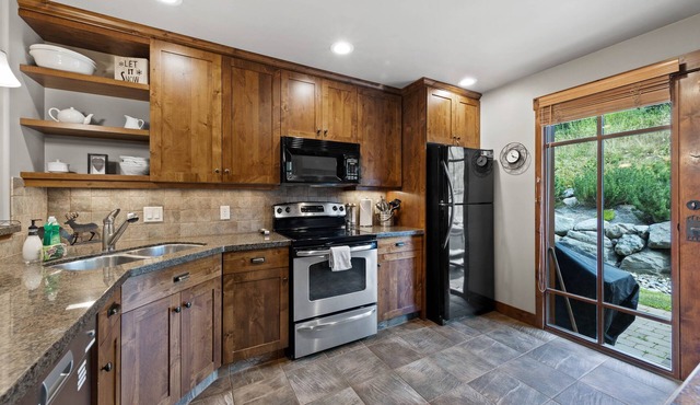 Warm and Beautiful Woodhaven Townhome at Sun Peaks