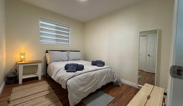 Waterfront Delta retreat near Vancouver airport, shopping, dining and transit