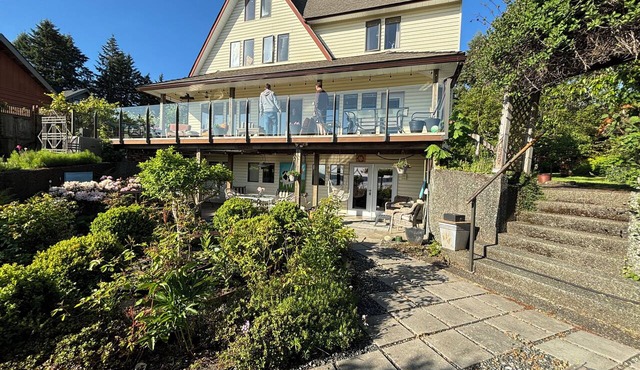 Waterfront Getaway while visiting family, near Bike Trails, and Nature Walks.