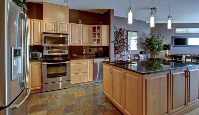 Waterfront Resort Condo Kelowna - Amazing Views! Great Downtown location