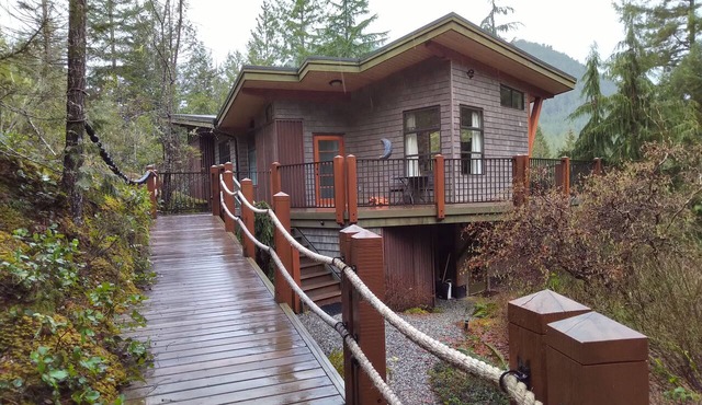 Waterview Architectural Gem - Romantic Seclusion!