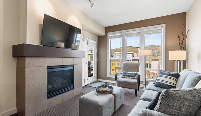 Welcome to Lakeside Lookout – your easy, lakeside, Okanagan getaway.
