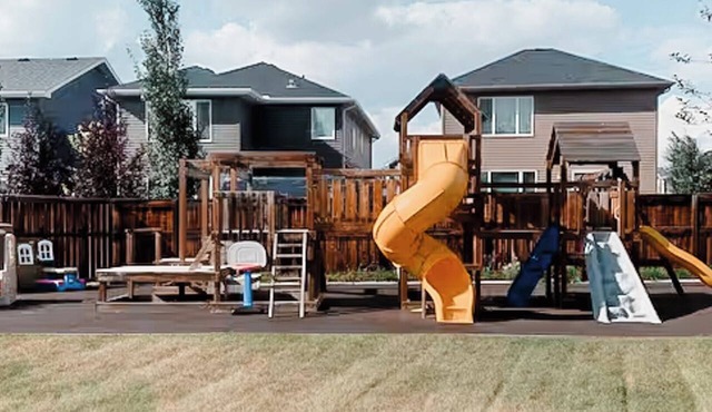 Welcome to your stylish and comfortable retreat in Calgary. in Calgary