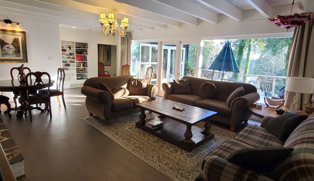 West Vancouver 5BR/4BA House | Patio · Garden & BBQ