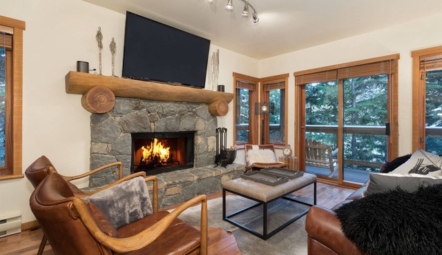 Whistler Creekside Luxurious Unit in Taluswood
