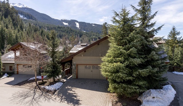 Whistler Mountain Town House Ski-in & Ski-out