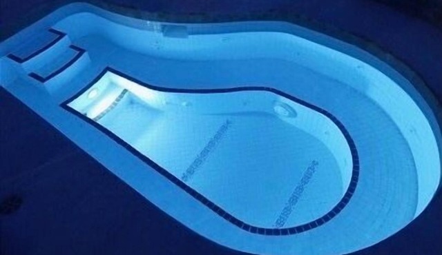 Whistler Village - Pool - Hot tub - walk to lifts - Tyndall Stone Lodge - BBQ