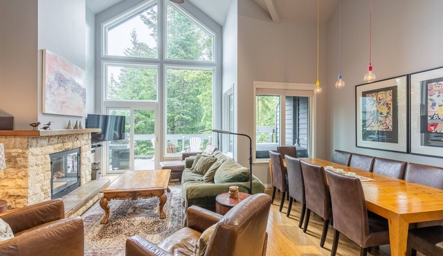 Whistler Village Premier Condo Ski-In Walk Up- Bike Park Direct Access - Hot Tub