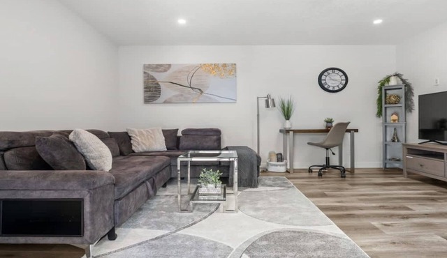 Winston Suite 2BR 1BA - Carriage Suite with Garage