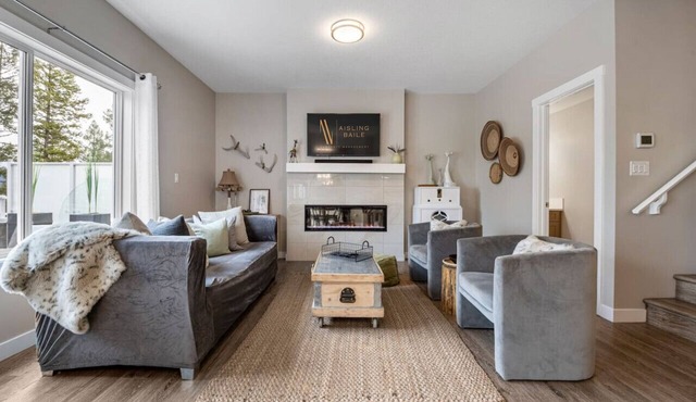 Woodland Hooves | Pickleball | Fireplace | Patio