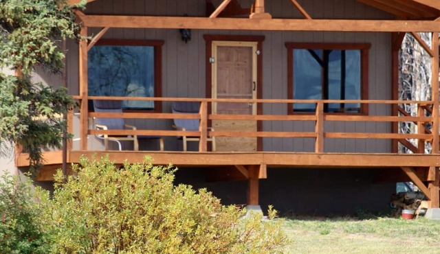 Woodlands Fishin Resort - Bear Cabin on Beautiful Puntzi Lake