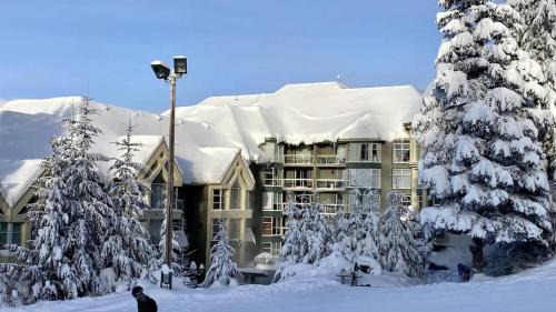 Woodrun Lodge 517 | Large Ski-In Ski-Out Condo by Upper Village w/Mountain Views & Shared Hot Tub