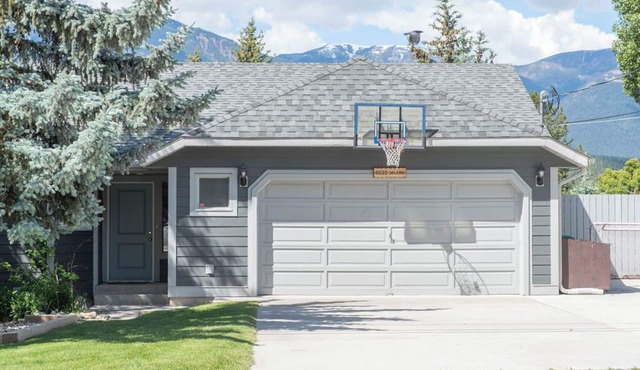 Year-Round Getaway in Windermere B.C. - Enjoy the Lake and Mountains!
