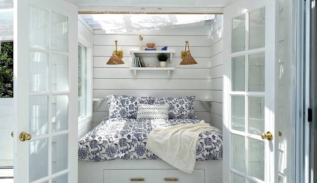 Your dream lakefront property with a stunning new sauna!