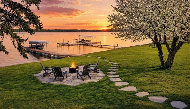 Your next cozy lakefront retreat!