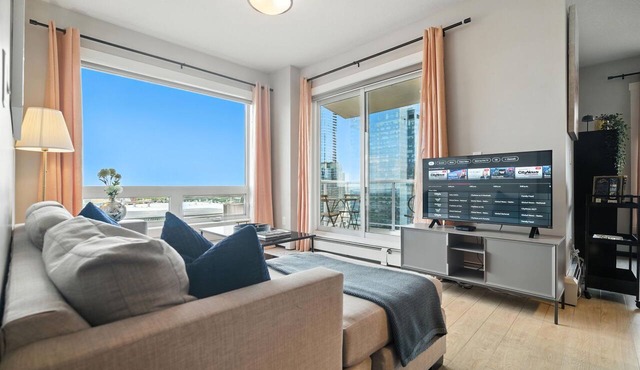 Zorro - Stylish 2BD | 2 BA | Ice District Suite!