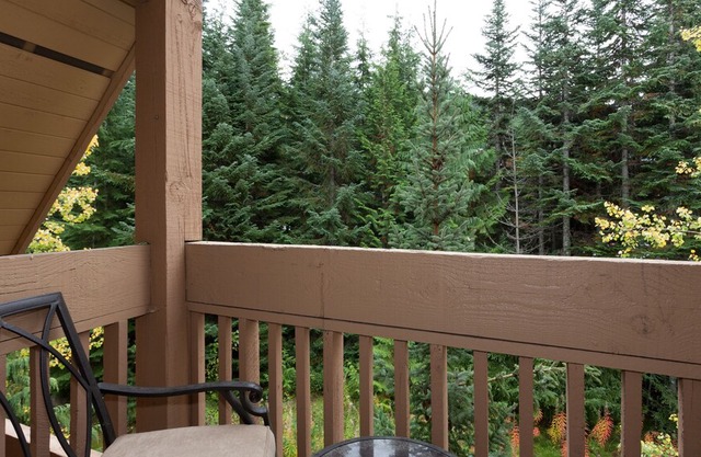 3 Bedroom w/ Golf Course View & Underground Parking