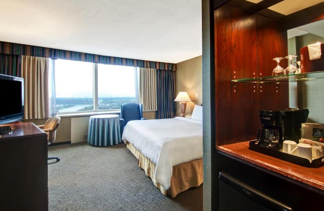 Chateau Lacombe Hotel 