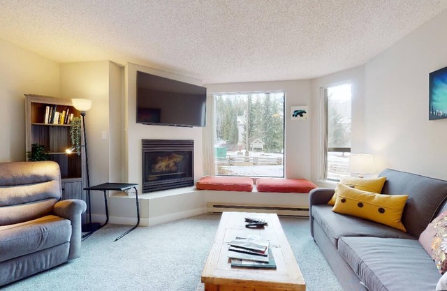 Marquise 316 1 bed/1 bath Suite, Pool, Ski in/Ski out on Blackcomb Mountain