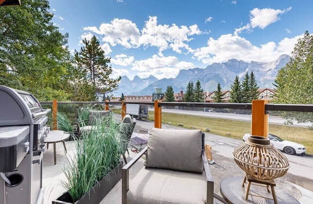 Modern Mountain Vibe - Gorgous new 3 bed townhouse with stunning mountain views